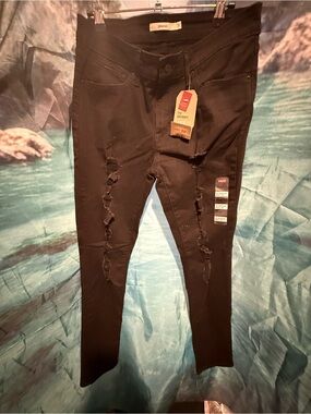 Ripped Black Skinny Women’s Jeans - Levi’s sculpt